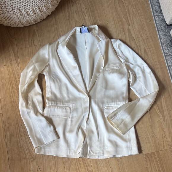 Nili Lotan Cream 100% Silk Blazer